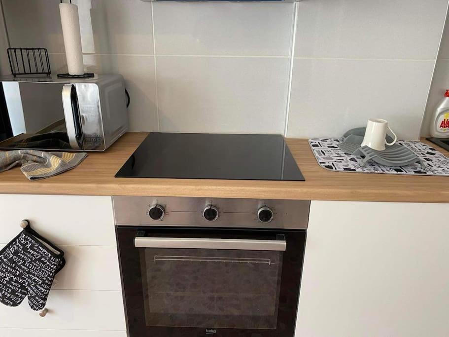 New! Flower Patio House 2 Bdr - Bbq - Wash Machine Lávrion Eksteriør billede